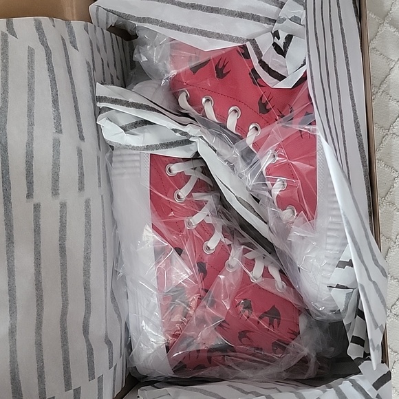 MCQ By Alexander McQueen Swarm Swallow Vulcanized High Top unisex NEW AUTHENTIC - Picture 12 of 15